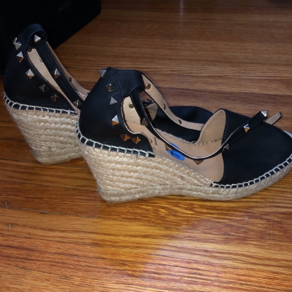Black wedged sandals